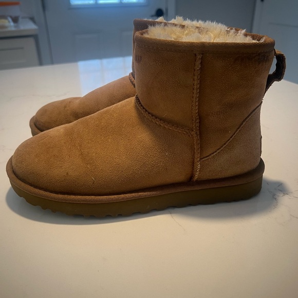 Women’s UGG boots size 7 Chestnut - Picture 2 of 9
